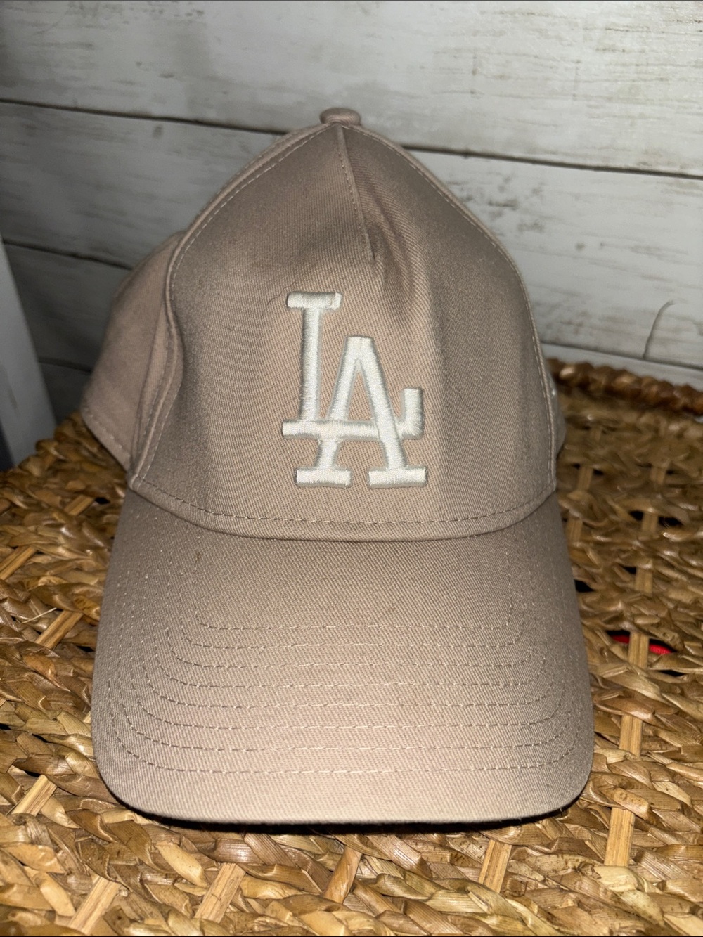 LA Los Angeles New Era 9FORTY Adjustable Baseball Cap - Beige & White